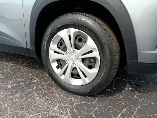 Sterling Gray Metallic 2024 Chevrolet Trax LS