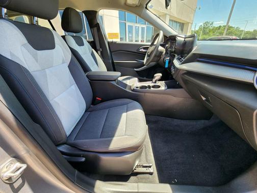 Sterling Gray Metallic 2024 Chevrolet Trax LS