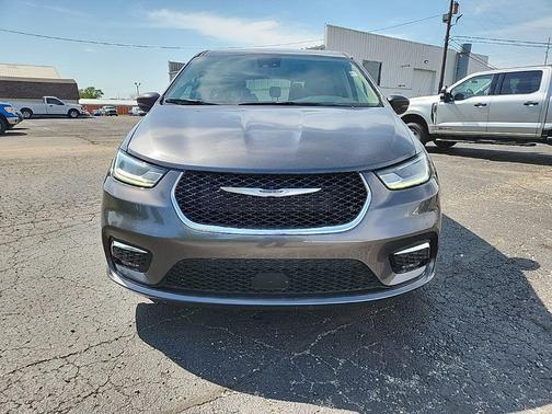 Crystal Metallic 2023 Chrysler Pacifica Touring L