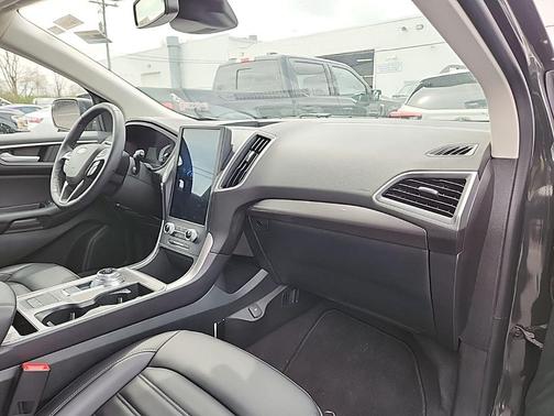 Forged Green Metallic 2023 Ford Edge SEL