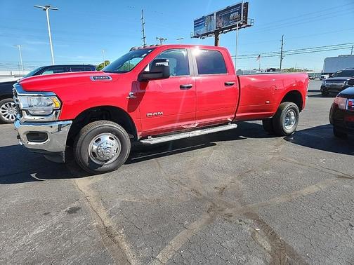 2024 RAM 3500 Big Horn Crew Cab 4x4 8' Box