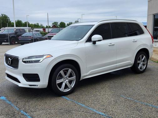 Crystal White Metallic 2022 Volvo XC90 T5 Momentum