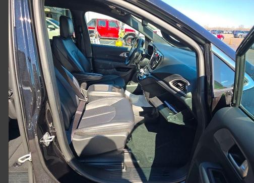 2025 Chrysler Pacifica L