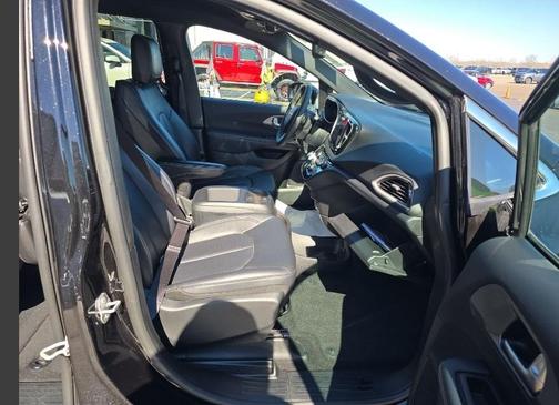 2025 Chrysler Pacifica L