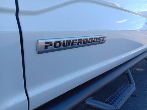 Oxford White 2022 Ford F-150 Lariat