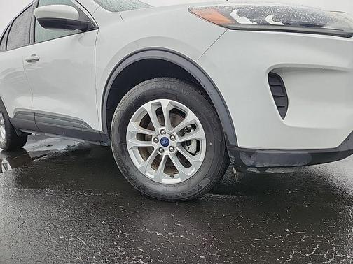 Oxford White 2020 Ford Escape SE