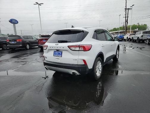 Oxford White 2020 Ford Escape SE