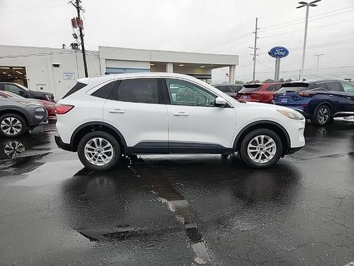Oxford White 2020 Ford Escape SE