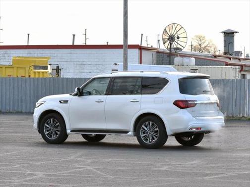 2023 INFINITI QX80 Luxe