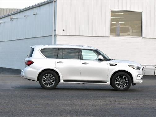 2023 INFINITI QX80 Luxe