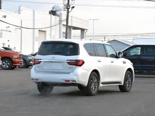 2023 INFINITI QX80 Luxe