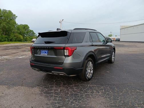 Carbonized Gray Metallic 2025 Ford Explorer Active
