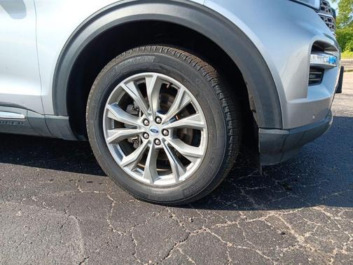 Silver Metallic 2023 Ford Explorer Limited