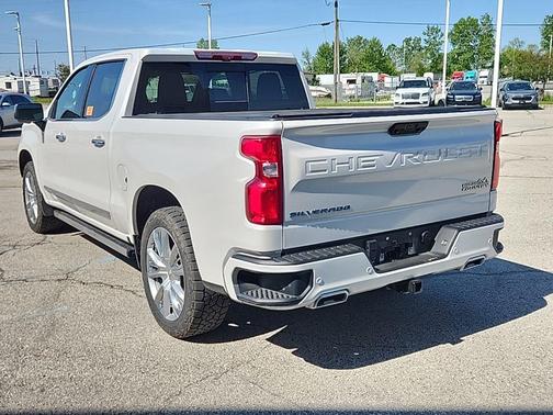 Iridescent Pearl Tricoat 2023 Chevrolet Silverado 1500 High Country