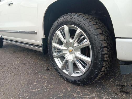 Iridescent Pearl Tricoat 2023 Chevrolet Silverado 1500 High Country