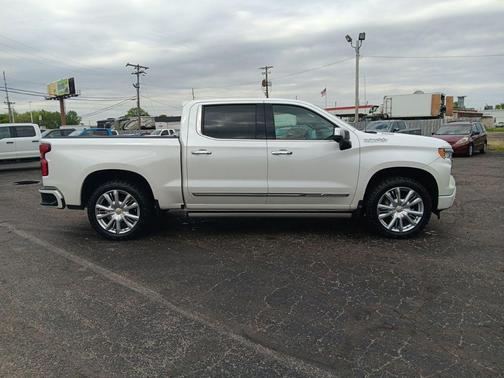 Iridescent Pearl Tricoat 2023 Chevrolet Silverado 1500 High Country