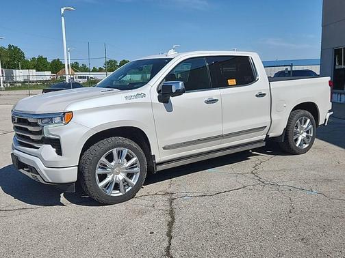 Iridescent Pearl Tricoat 2023 Chevrolet Silverado 1500 High Country