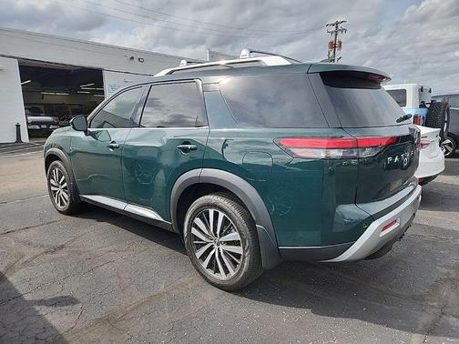 2022 Nissan Pathfinder Platinum 4WD