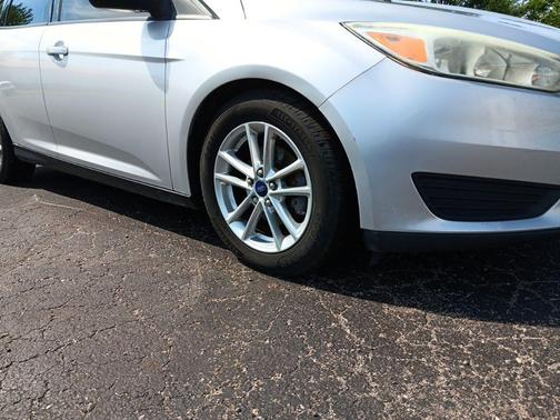 Ingot Silver 2015 Ford Focus SE