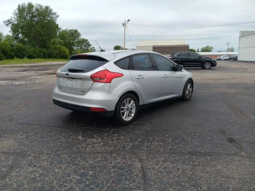 Ingot Silver 2015 Ford Focus SE