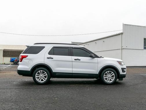 2017 Ford Explorer Base
