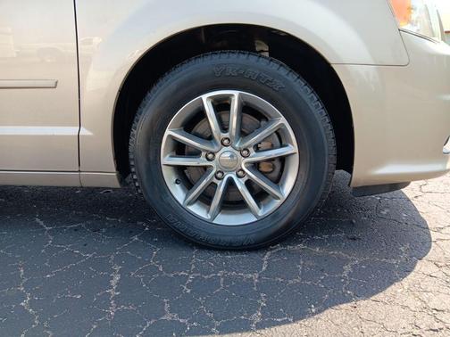 Cashmere/Sandstone Pearlcoat 2014 Dodge Grand Caravan SXT
