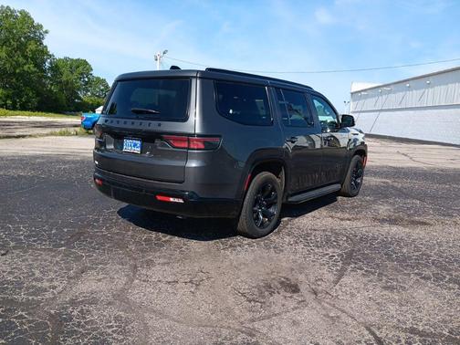 Baltic Gray Metallic Clearcoat 2024 Jeep Wagoneer Series II Carbide