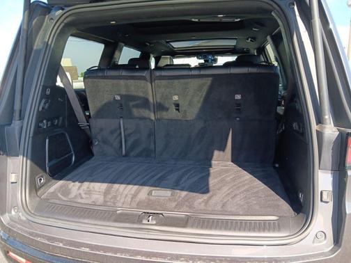 Baltic Gray Metallic Clearcoat 2024 Jeep Wagoneer Series II Carbide