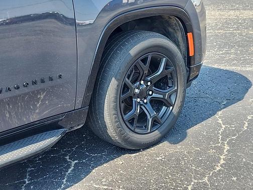 Baltic Gray Metallic Clearcoat 2024 Jeep Wagoneer Series II Carbide