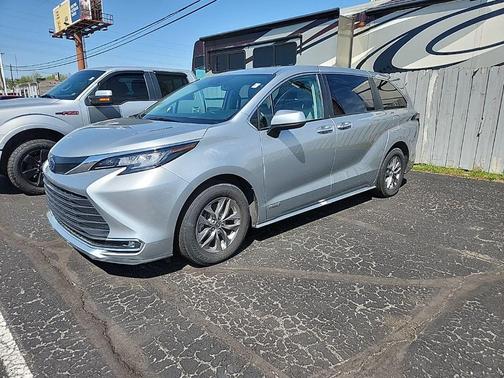 Celestial Silver Metallic 2021 Toyota Sienna XLE 8 Passenger