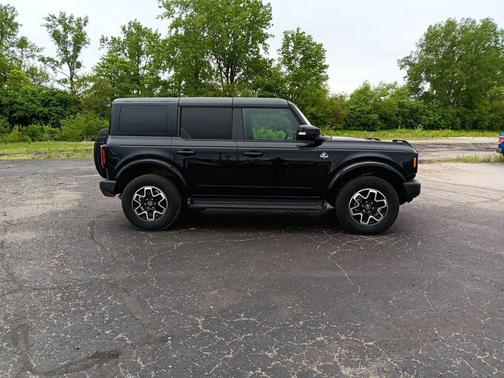 Shadow Black 2025 Ford Bronco Outer Banks