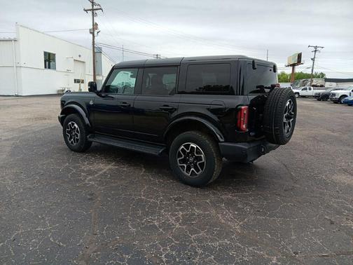 Shadow Black 2025 Ford Bronco Outer Banks
