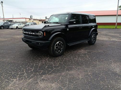 Shadow Black 2025 Ford Bronco Outer Banks
