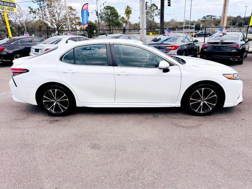 2019 Toyota Camry SE