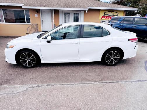 2019 Toyota Camry SE