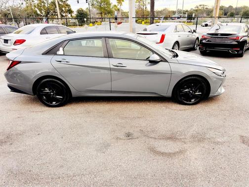 2021 Hyundai ELANTRA SEL