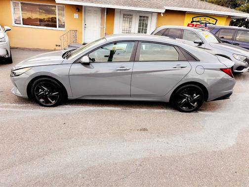 2021 Hyundai ELANTRA SEL