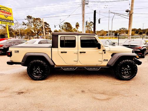2020 Jeep Gladiator Sport