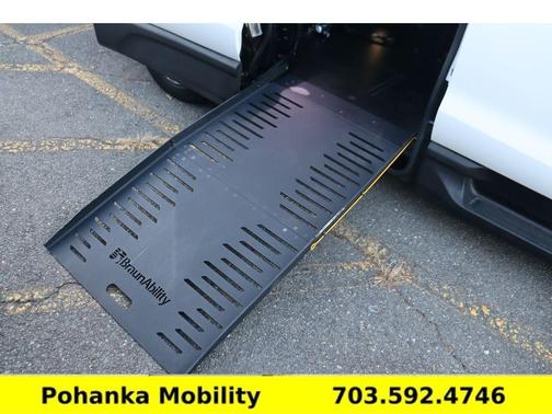 2020 Chrysler Voyager L