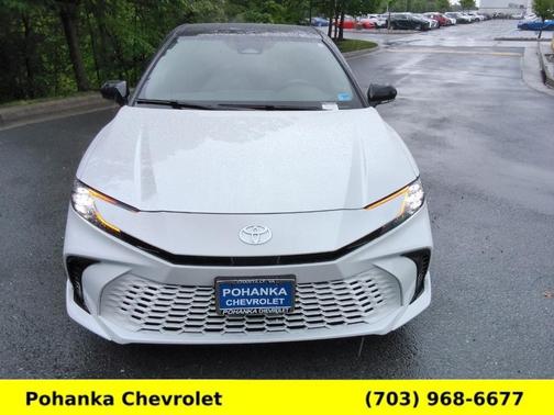 Wind Chill Pearl / Midnight Black Metallic 2025 Toyota Camry XSE