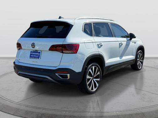 Pure White 2023 Volkswagen Taos 1.5T SE