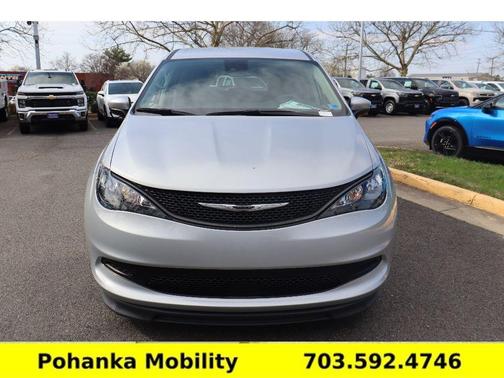 Silver Mist Clearcoat 2023 Chrysler Voyager LX