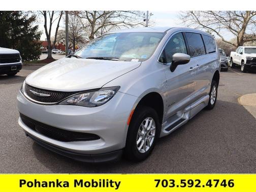 Silver Mist Clearcoat 2023 Chrysler Voyager LX