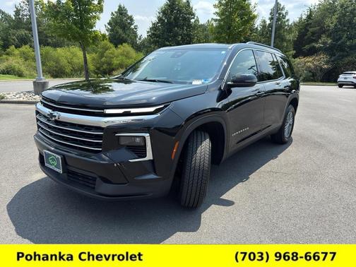 Mosaic Black Metallic 2025 Chevrolet Traverse LT