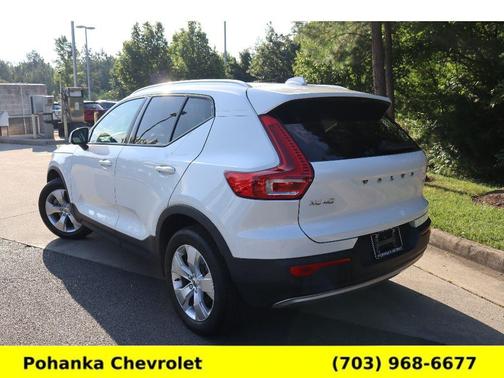 2022 Volvo XC40 T5 Momentum