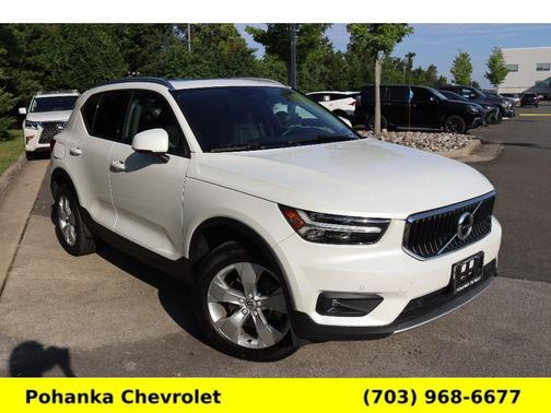 2022 Volvo XC40 T5 Momentum