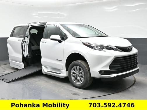 Wind Chill Pearl 2026 Toyota Sienna XLE-BRAUNABILITY IN-FLOOR RAMP
