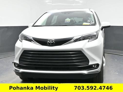Wind Chill Pearl 2026 Toyota Sienna XLE-BRAUNABILITY IN-FLOOR RAMP