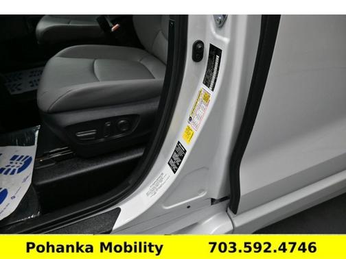 Wind Chill Pearl 2026 Toyota Sienna XLE-BRAUNABILITY IN-FLOOR RAMP