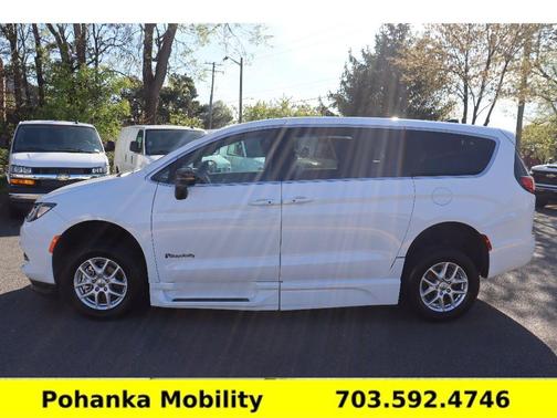 Bright White Clearcoat 2025 Chrysler Voyager LX